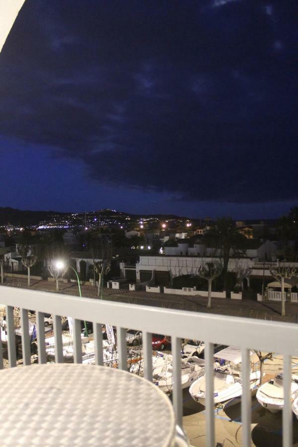 Absolute Apartment Empuriabrava Exterior photo